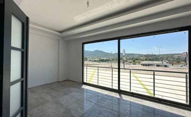 Kiralık Oto Galeri Dükkanları - Galeri görseli