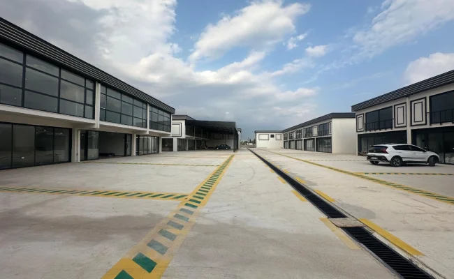 Kiralık Oto Galeri Dükkanları - Galeri görseli