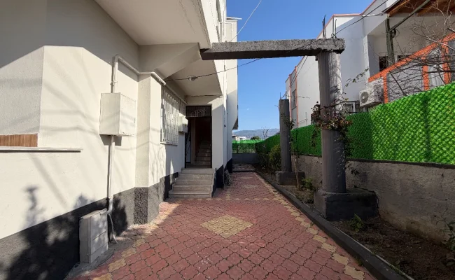 Satılık 3 Katlı Bina + Ticari Arsa - Galeri görseli