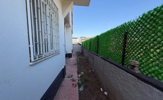 Satılık 3 Katlı Bina + Ticari Arsa - Galeri görseli