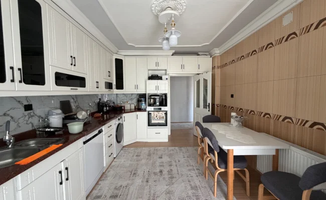 Satılık 3 Katlı Bina + Ticari Arsa - Galeri görseli