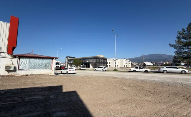 Satılık 3 Katlı Bina + Ticari Arsa - Galeri görseli