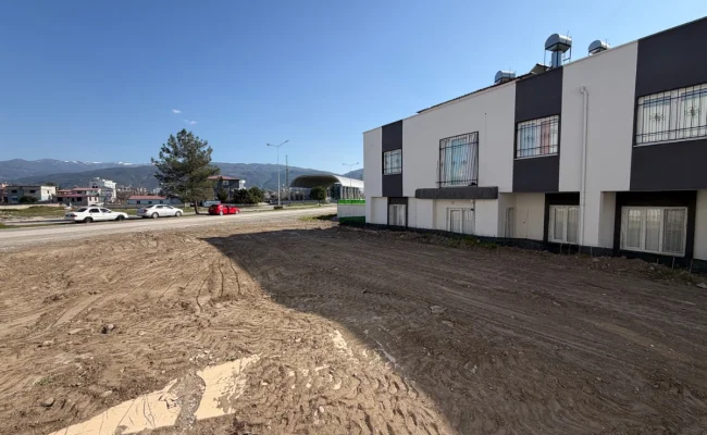 Satılık 3 Katlı Bina + Ticari Arsa - Galeri görseli