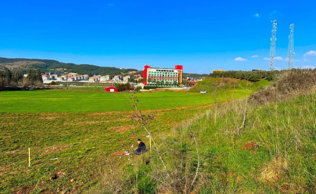 Büyük Osmaniye Oteli Civarı 990m² Tarla Payı